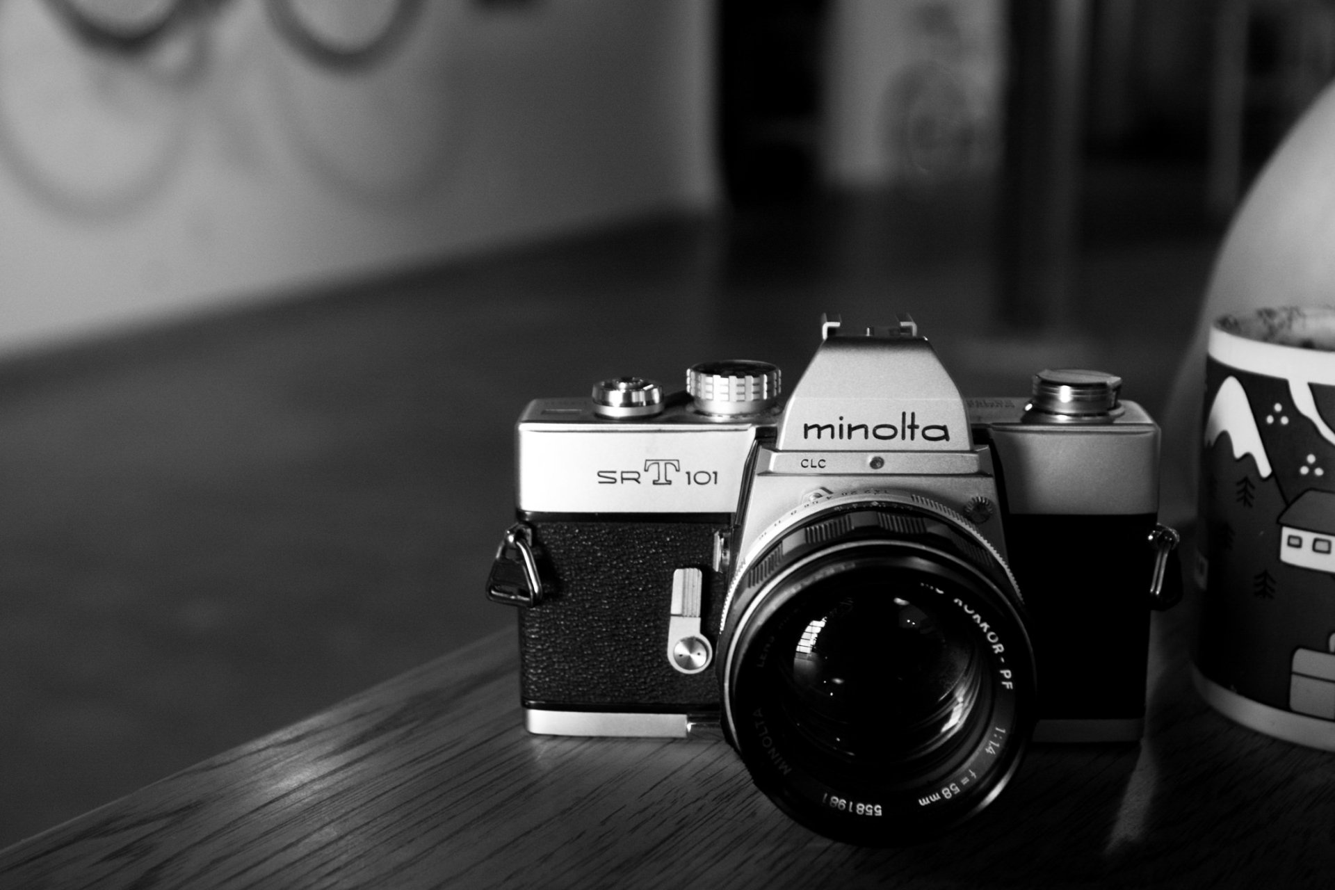 Download Minolta Black & White Man Made Camera HD Wallpaper