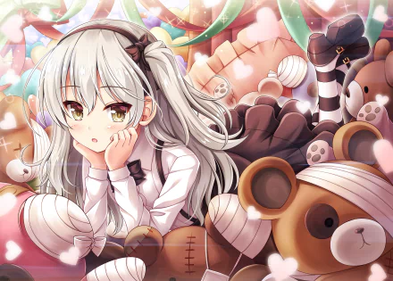 HD desktop wallpaper featuring Arisu Shimada from Girls und Panzer. The anime character is depicted with silver hair, resting her chin on her hand amidst a background filled with cute teddy bears.