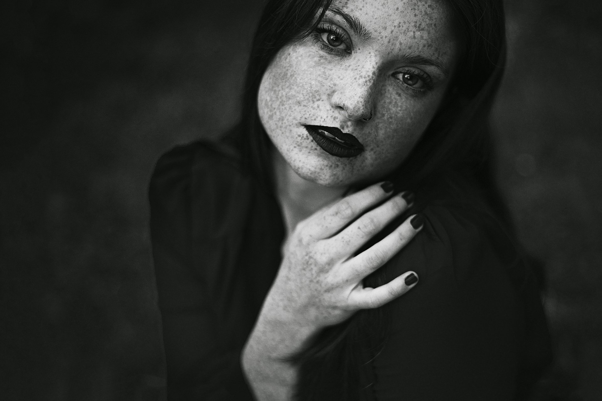 Download Freckles Lipstick Black & White Woman Model HD Wallpaper by Tania Cervián