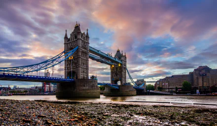  Tower Bridge in London