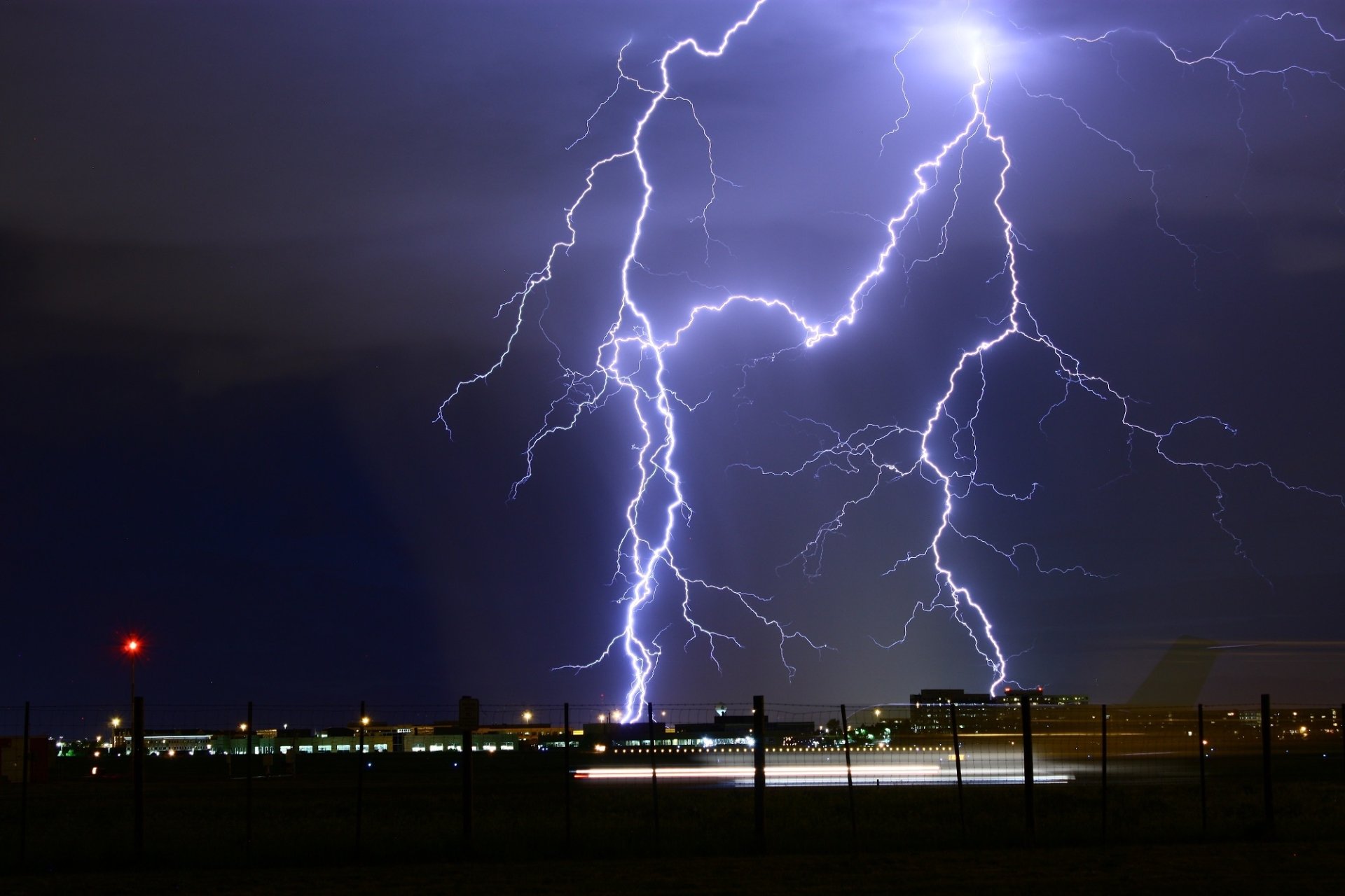 Denver Thunderstorm: Night Lightning Over Colorado Skyline – HD Wallpaper, image size:1920x1280