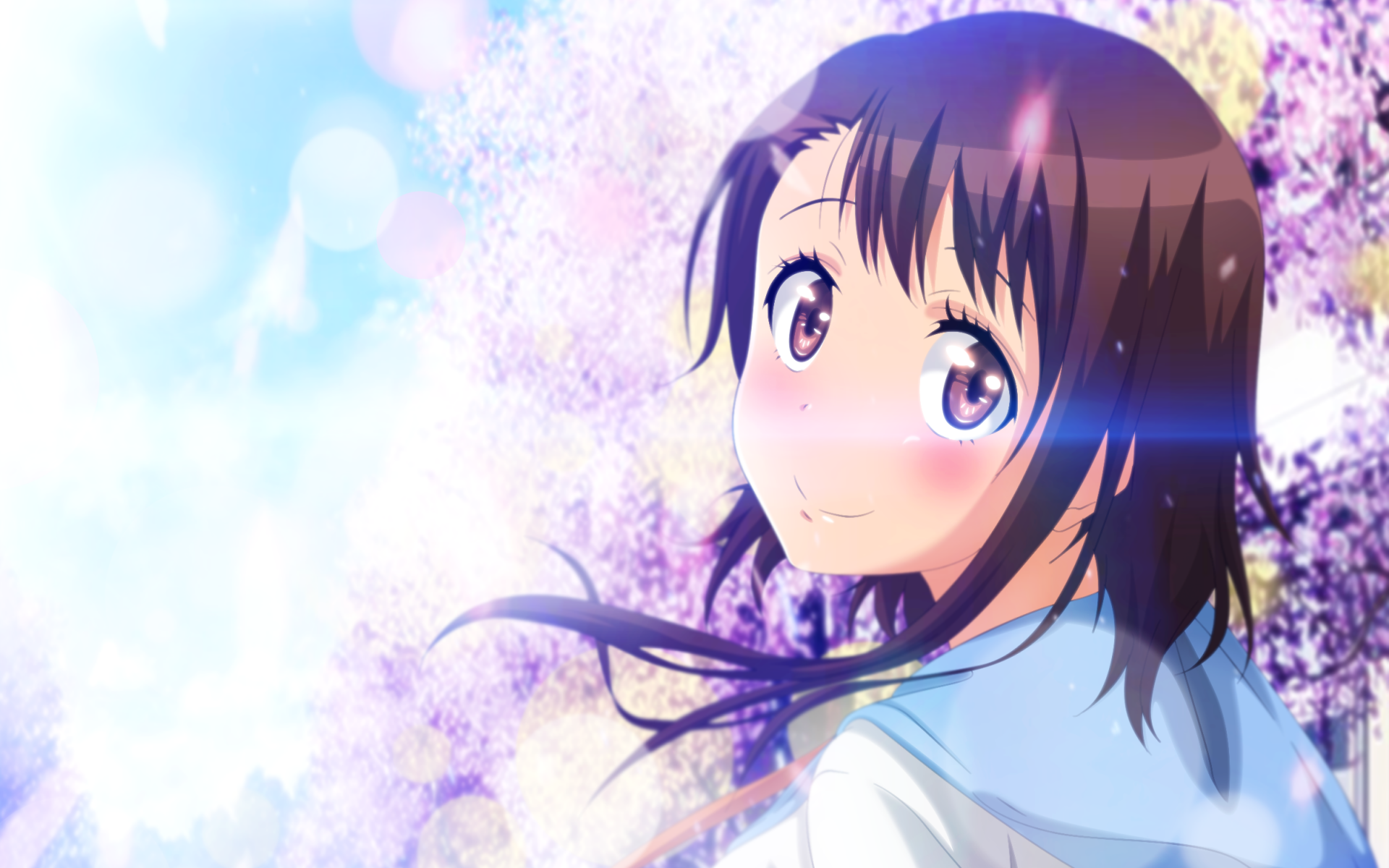 HD desktop wallpaper of Kosaki Onodera from the anime Nisekoi, featuring her smiling in a serene, sunlit scene with blooming cherry blossoms in the background.