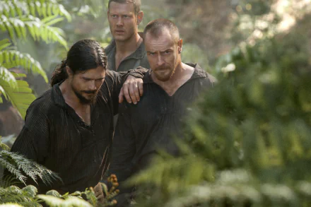 5K Ultra HD PC wallpaper: three rugged Black Sails TV show characters—a stern captain and two crewmen—moving through a lush jungle setting.