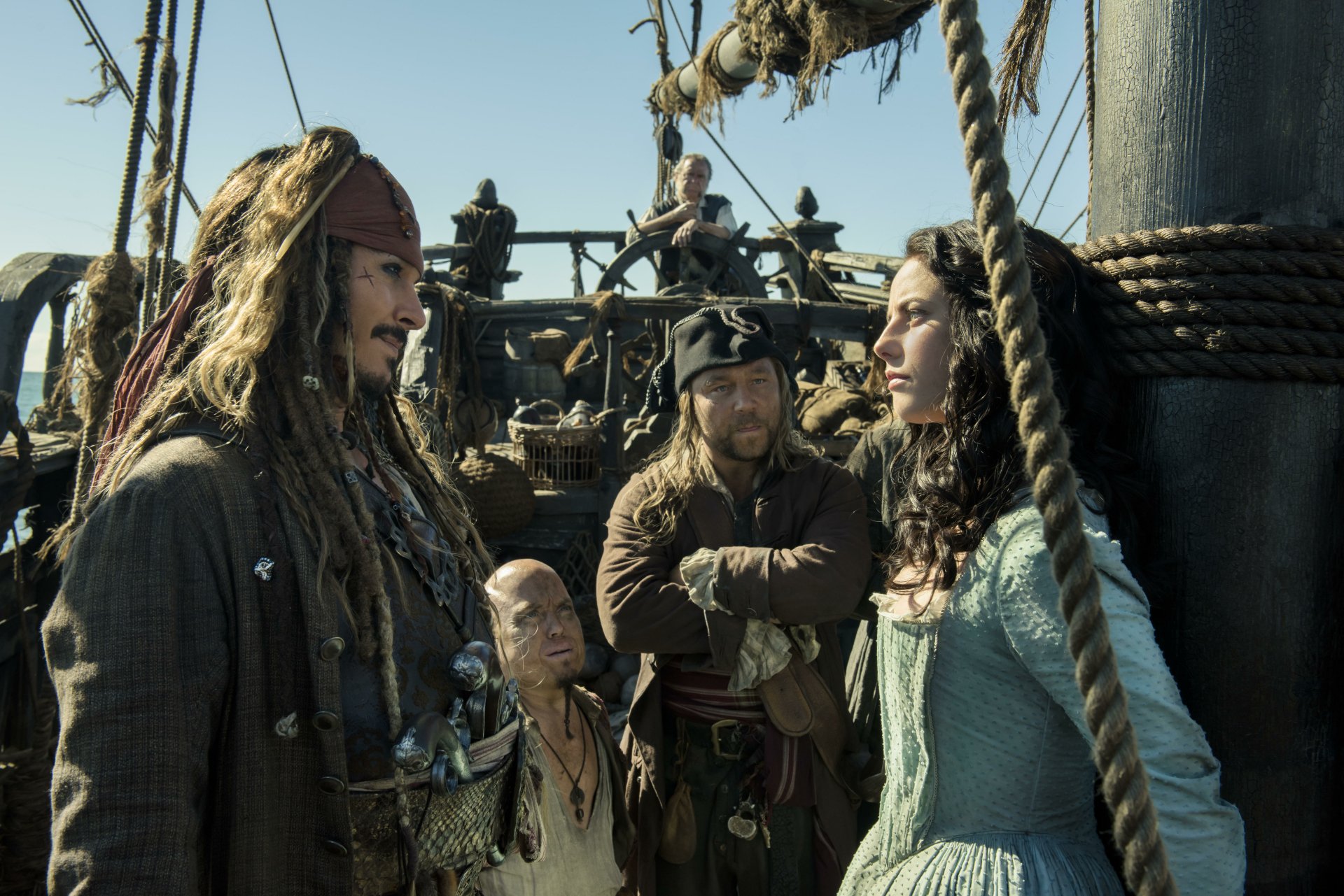 4K Ultra HD wallpaper featuring Carina Smyth, Kaya Scodelario, Johnny Depp as Jack Sparrow in a scene from Pirates of the Caribbean: Dead Men Tell No Tales.