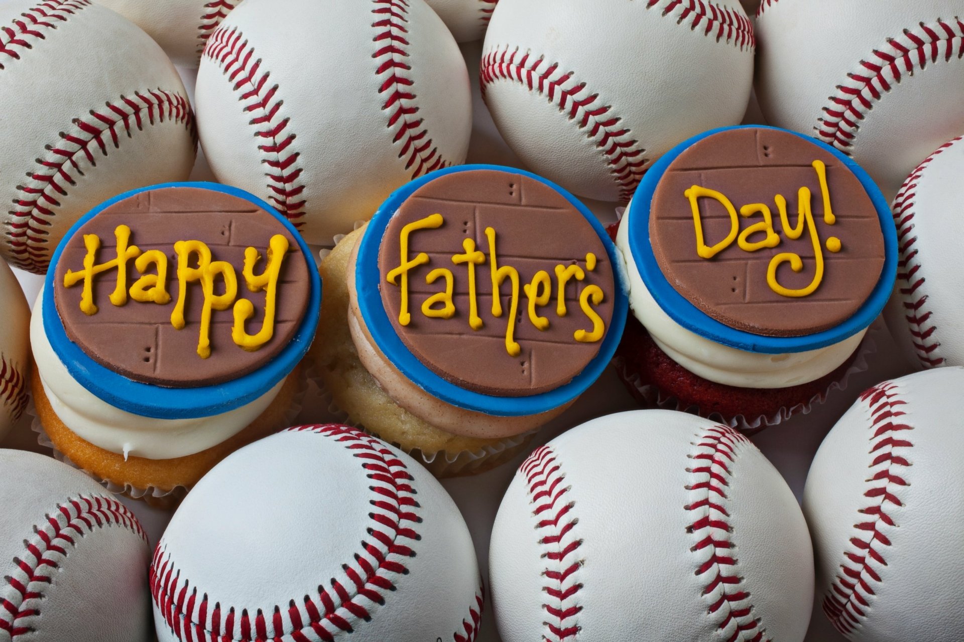 2592x1728 Happy Father's Day Cup Cakes Wallpaper Background Image....