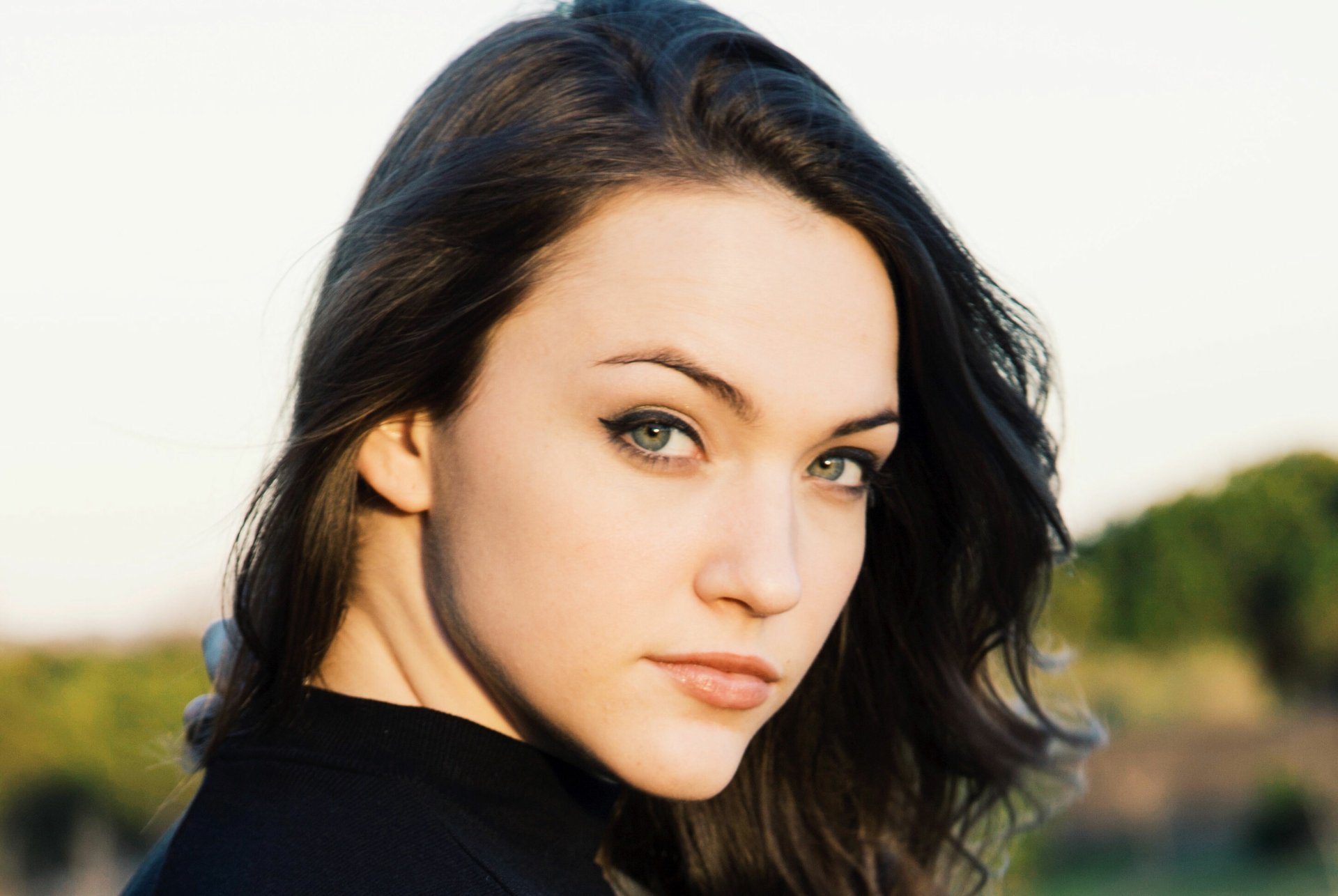 Download Blue Eyes American Brunette Face Actress Celebrity Violett Beane HD Wallpaper