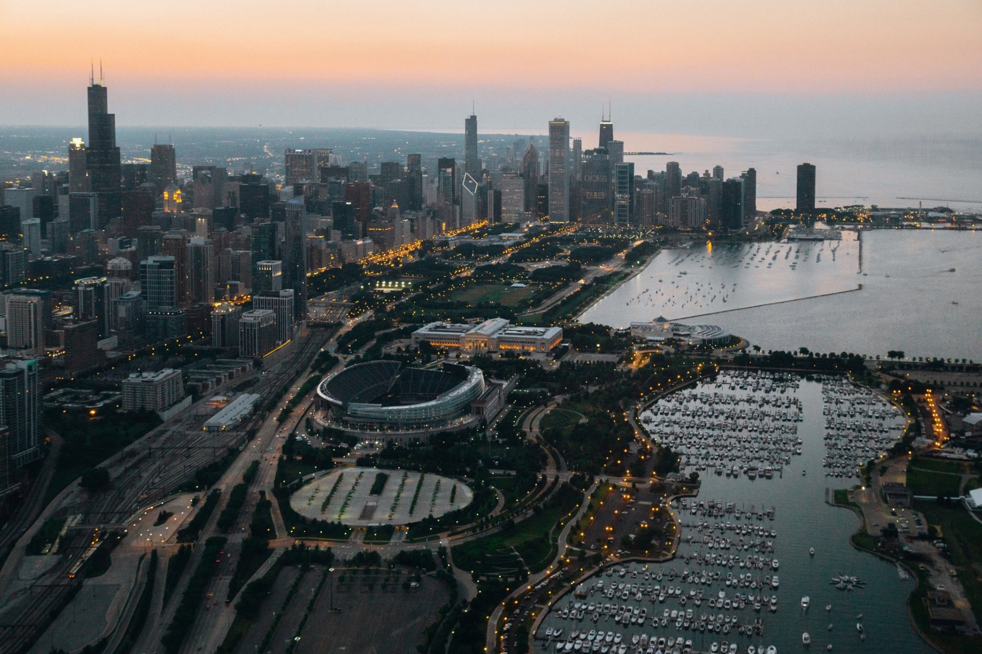Aerial view of Chicago, on Lake Michigan in Illinois HD Duvar kağıdı Aerial view of Chicago, on Lake Michigan in Illinois HD Duvar kağıdı