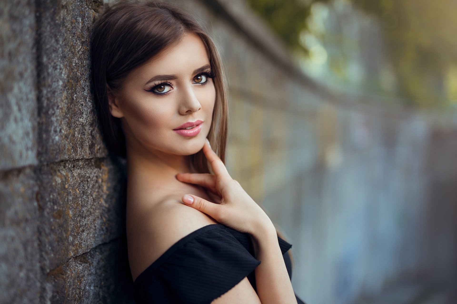 Download Depth Of Field Brown Eyes Brunette Woman Model Hd Wallpaper 4950