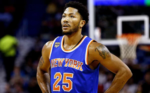 HD desktop wallpaper featuring Derrick Rose in a New York Knicks jersey, number 25, on the basketball court.