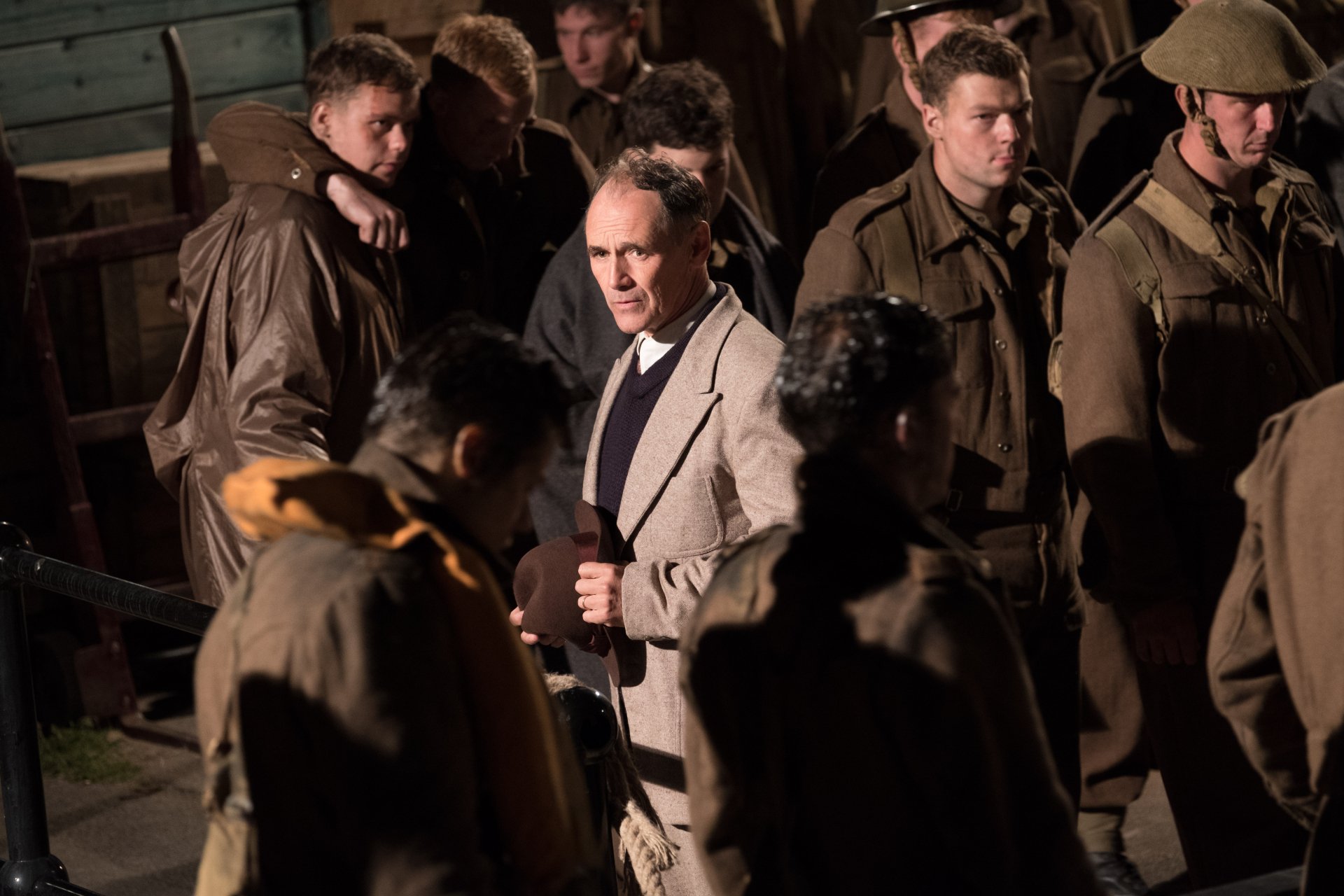 Mark Rylance appears among soldiers in a scene from the movie Dunkirk, captured in a 4K Ultra HD PC desktop wallpaper and background.