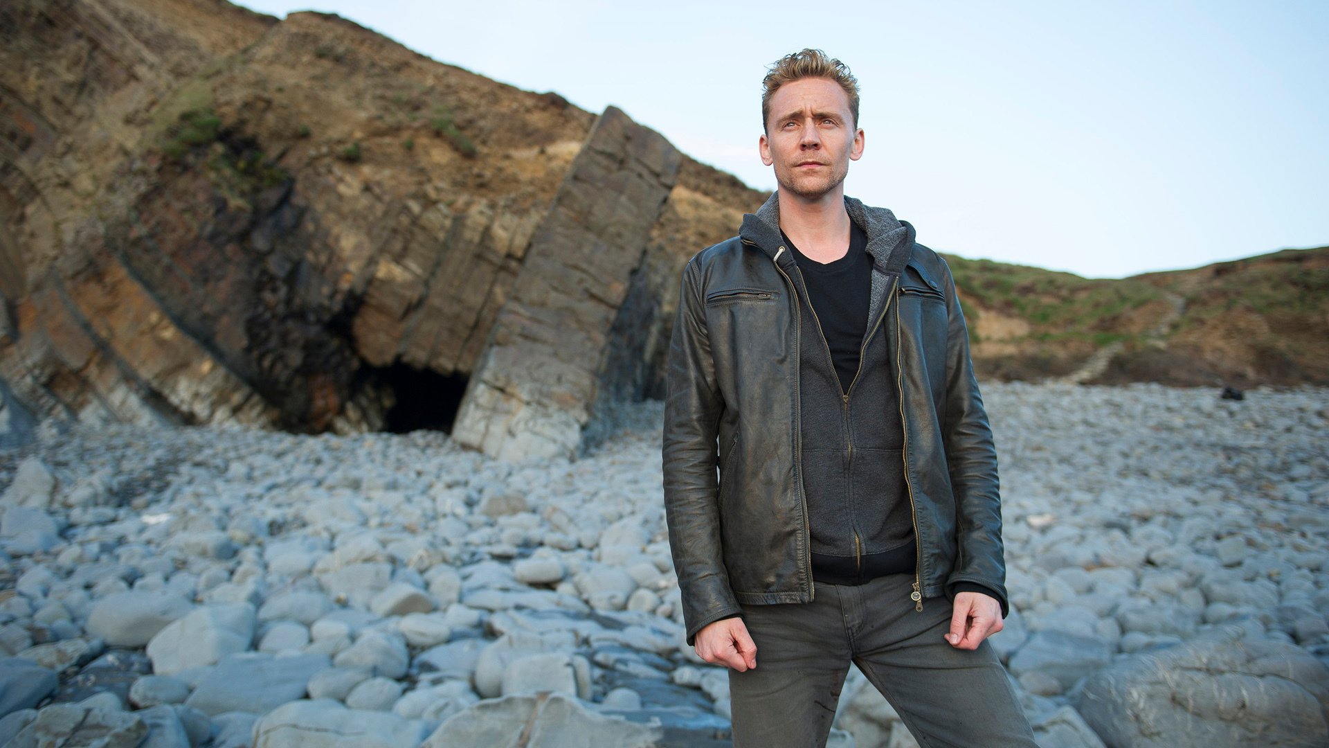 Download Tom Hiddleston TV Show The Night Manager HD Wallpaper