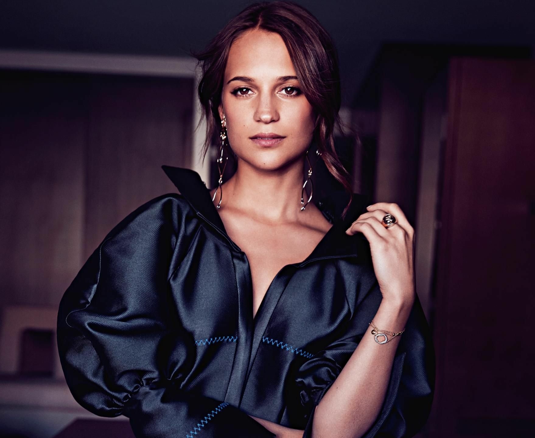 Download Brown Eyes Face Swedish Brunette Actress Celebrity Alicia Vikander Wallpaper