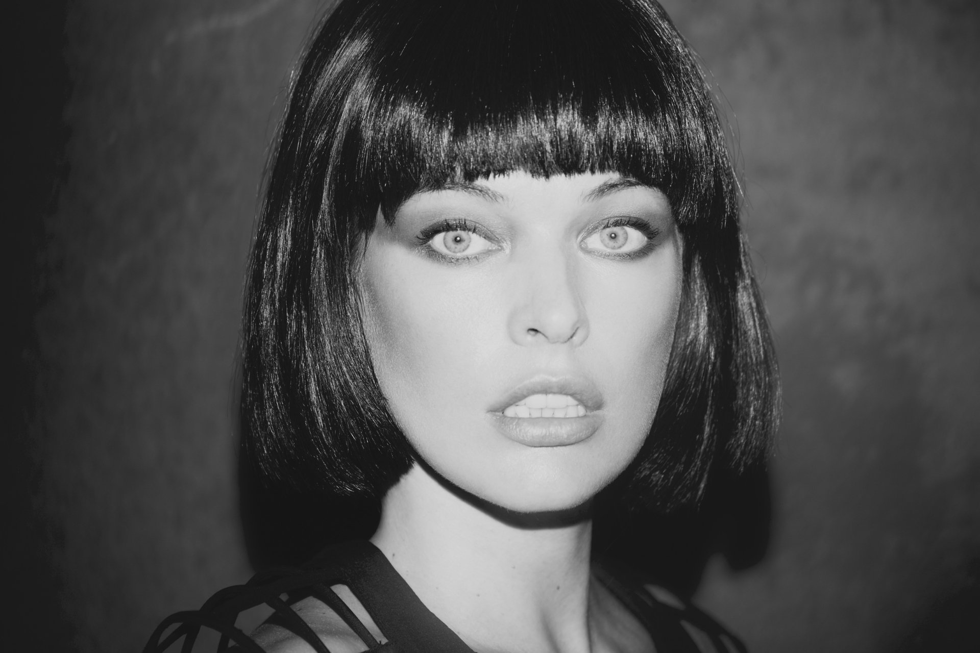 Download Short Hair Black & White American Actress Face Celebrity Milla Jovovich  HD Wallpaper