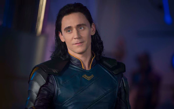 HD desktop wallpaper featuring Tom Hiddleston as Loki from the movie Thor: Ragnarok, portraying the Marvel Comics character in his iconic costume.