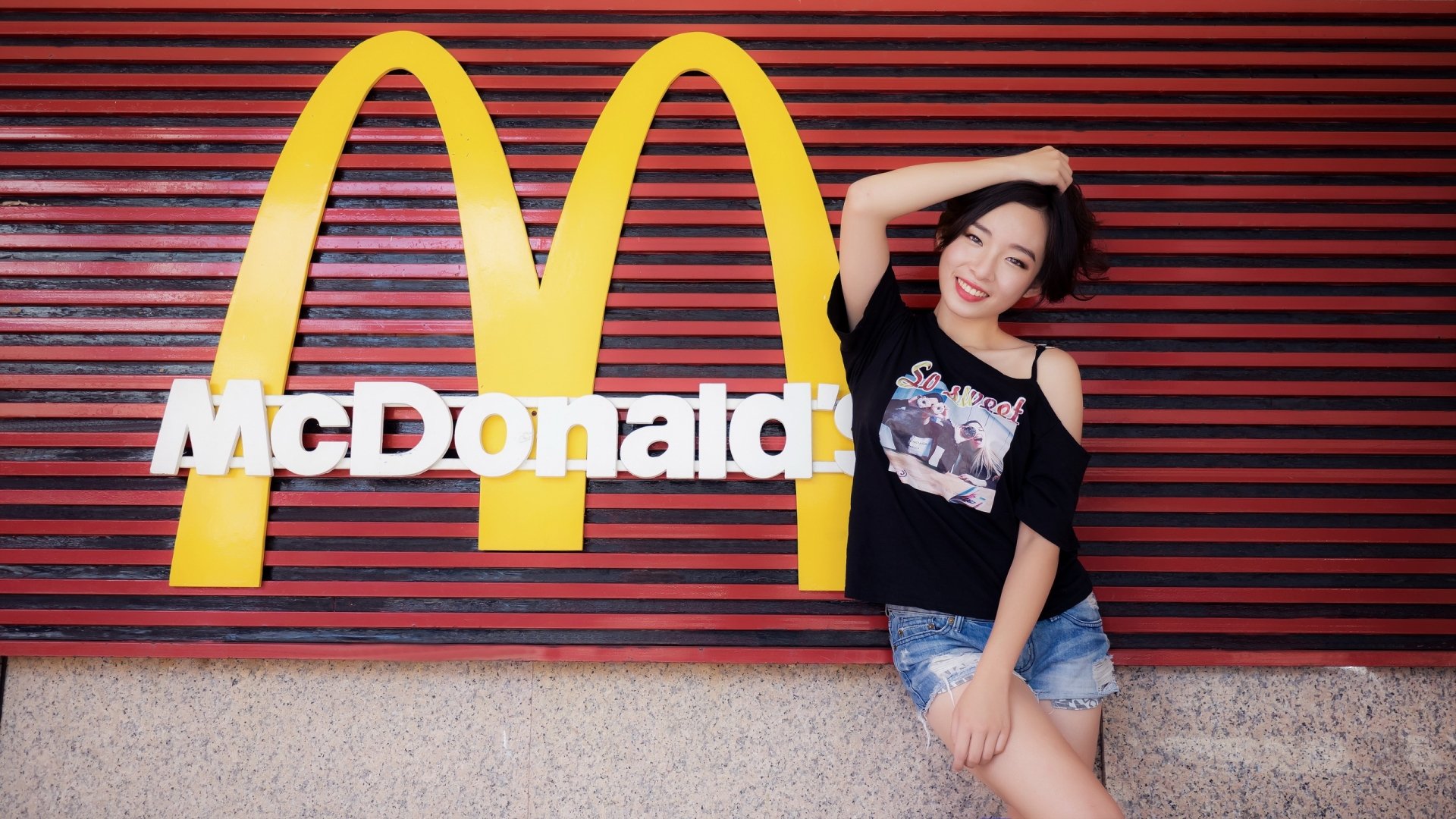 Download McDonald's Smile Brunette Model Woman Asian HD Wallpaper