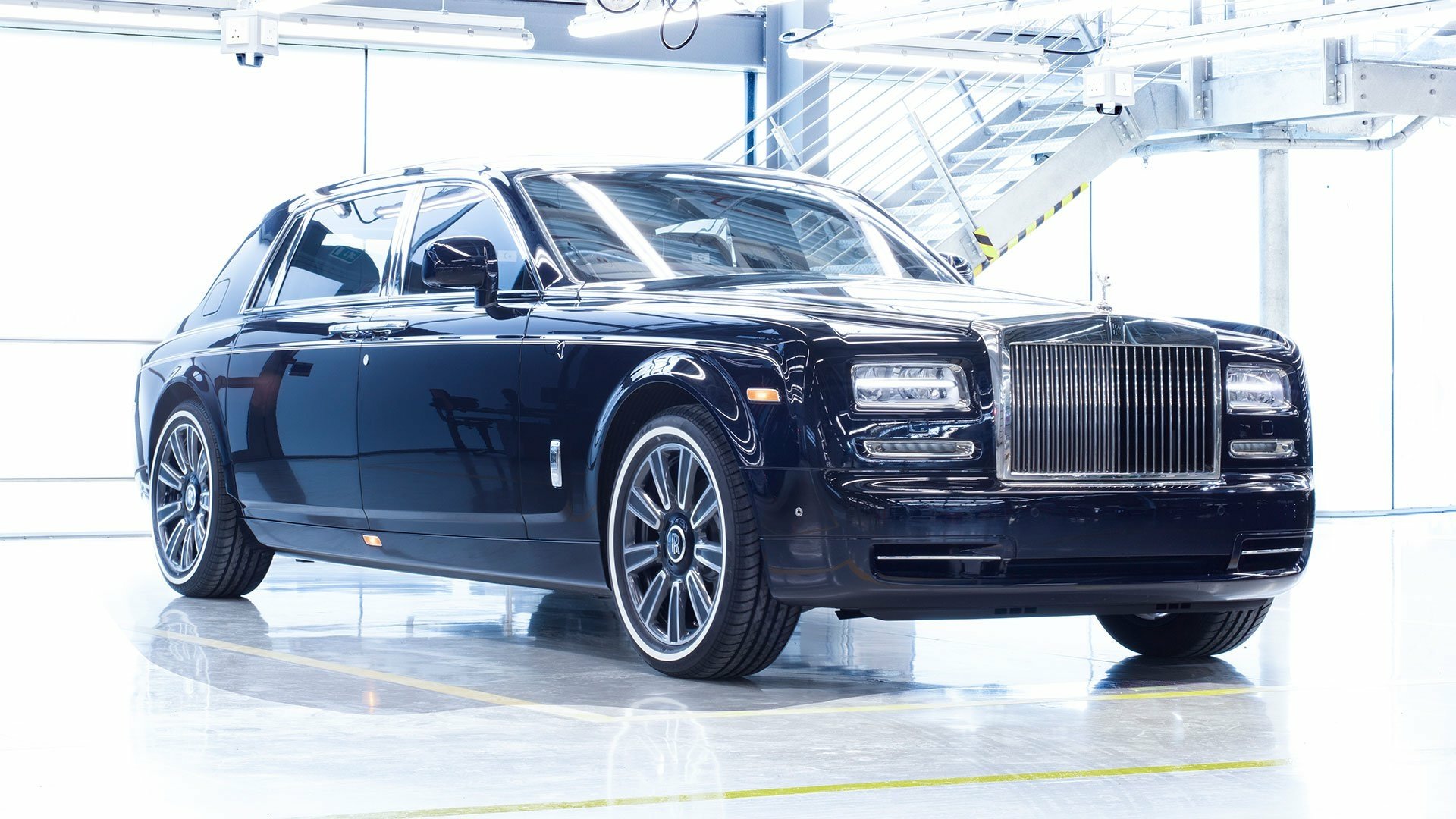 Китаец похожий на роллс ройс. Rolls Royce Phantom Coupe 2021. Роллс Ройс Фантом купе 2021. Роллс Ройс Фантом 8. Роллс Ройс катафалк.