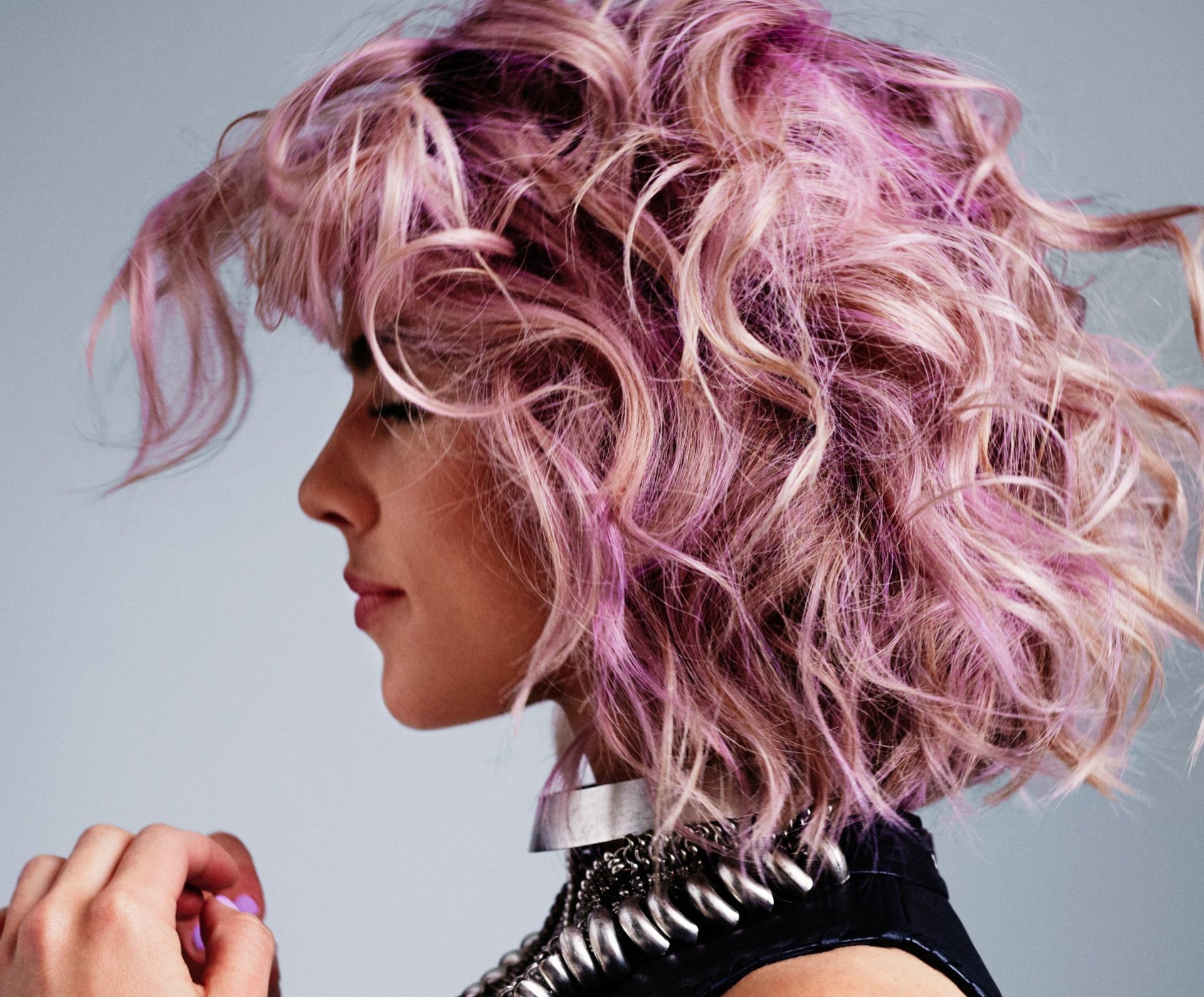 Download Celebrity Emily Bett Rickards HD Wallpaper