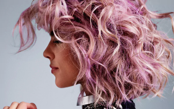 Celebrity Emily Bett Rickards HD Desktop Wallpaper | Background Image