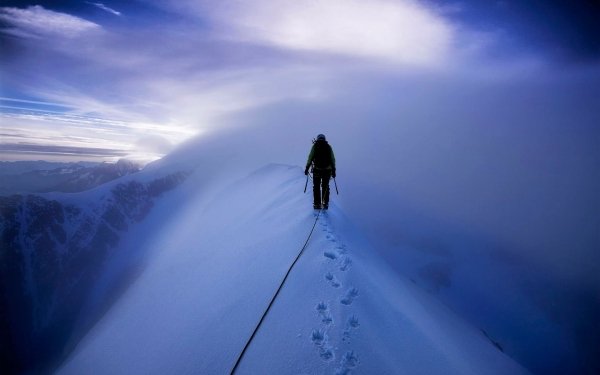 Sports Mountaineering Winter Mountain Snow Fog Footprint HD Wallpaper | Background Image