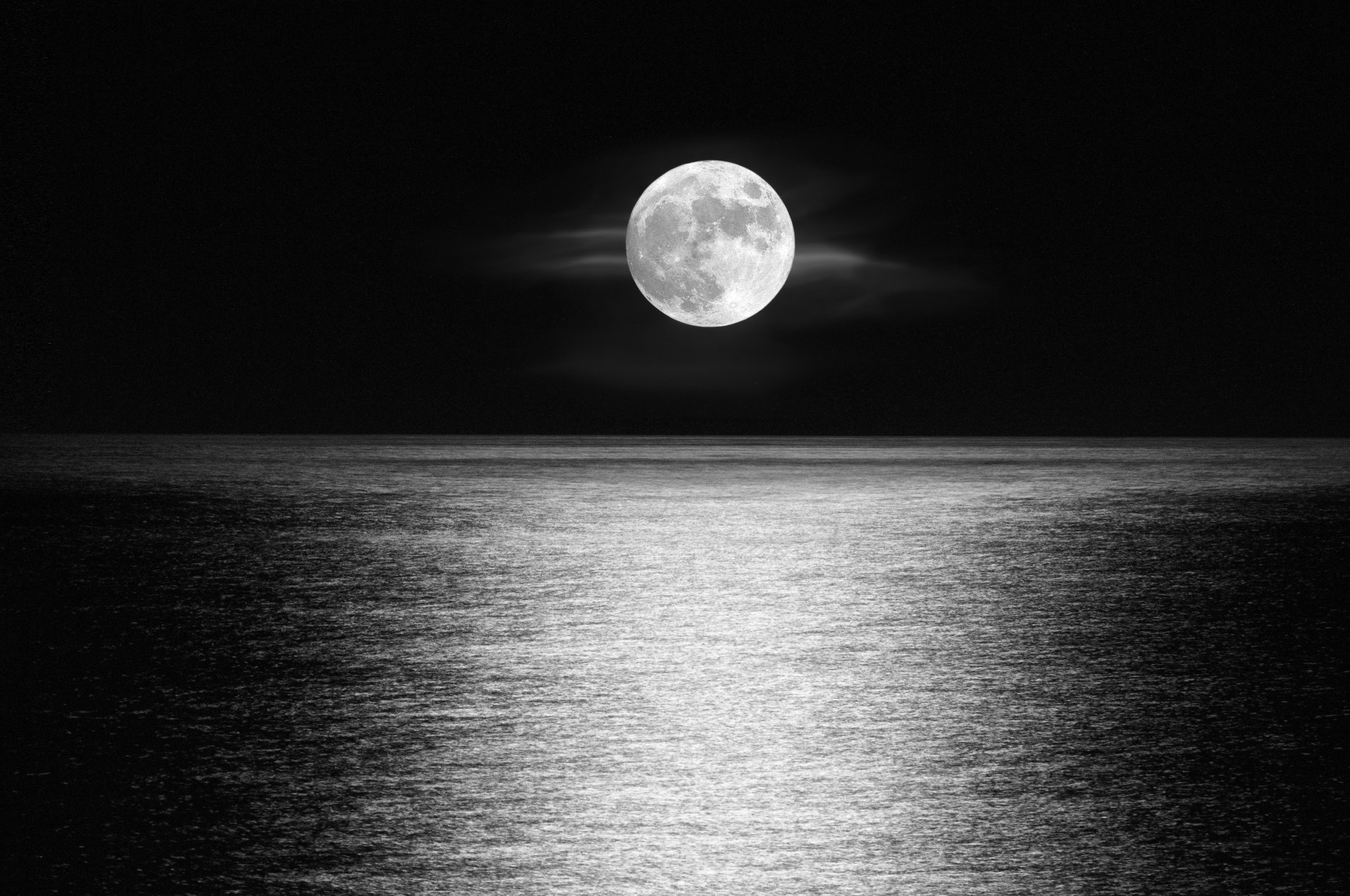 Moonlit Ocean Horizon - 4K Ultra HD Wallpaper by Antonio Angel Lopez