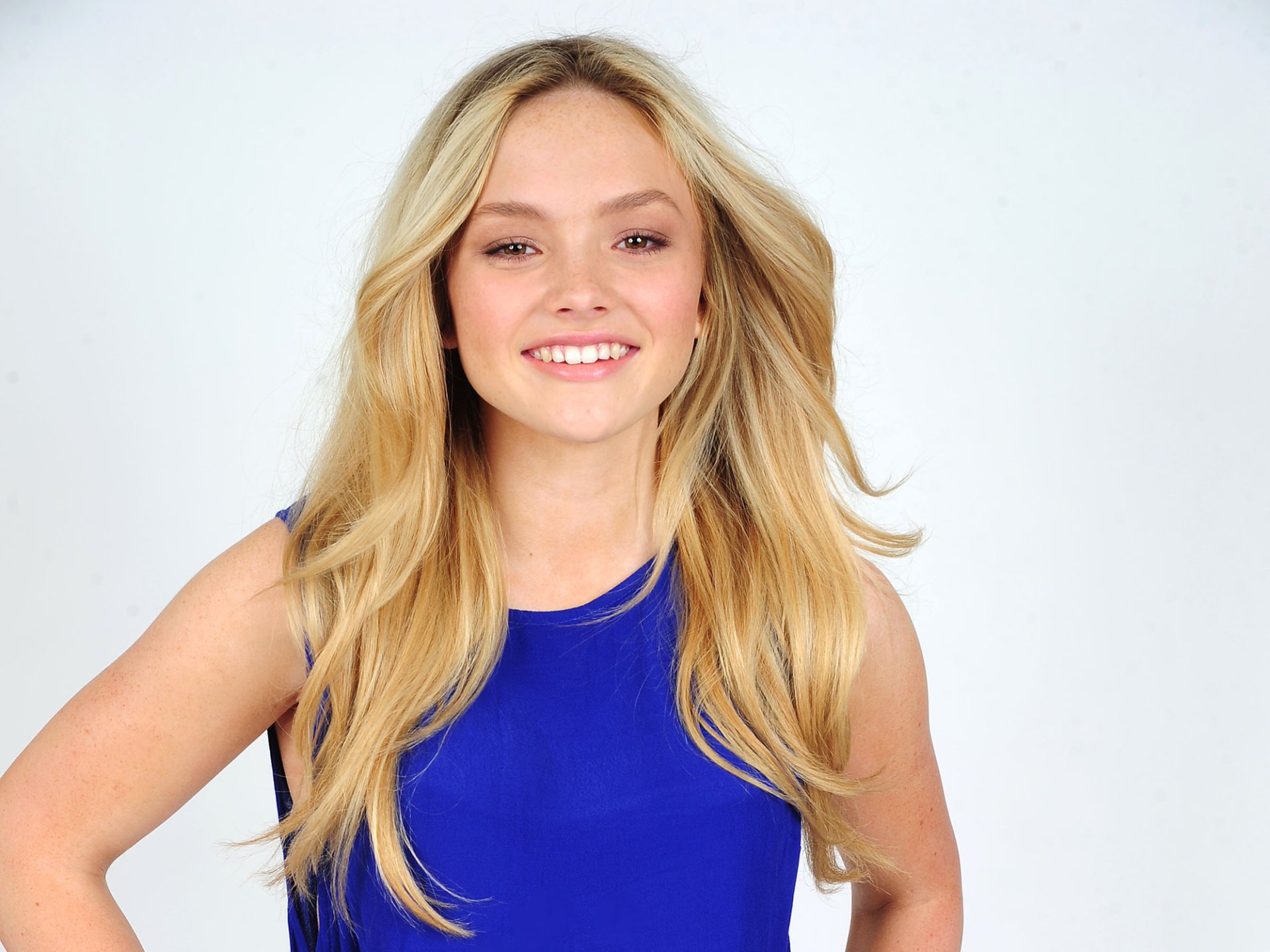 Download Actress Blonde Celebrity Natalie Alyn Lind HD Wallpaper