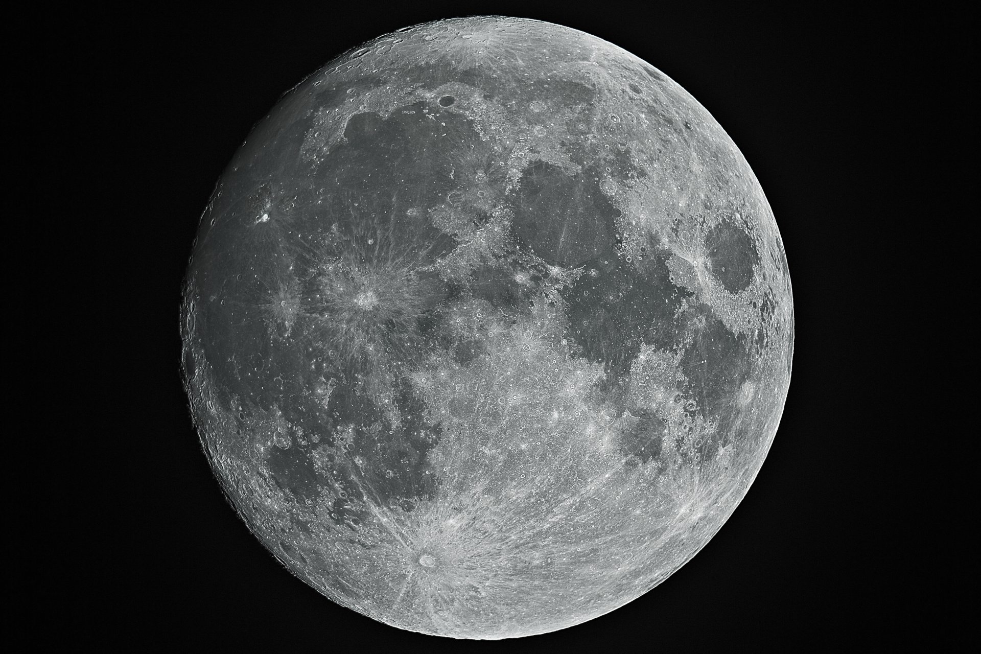 5K Ultra HD PC desktop wallpaper showing a detailed close-up of the full moon against a black sky, a nature-inspired high-resolution background.