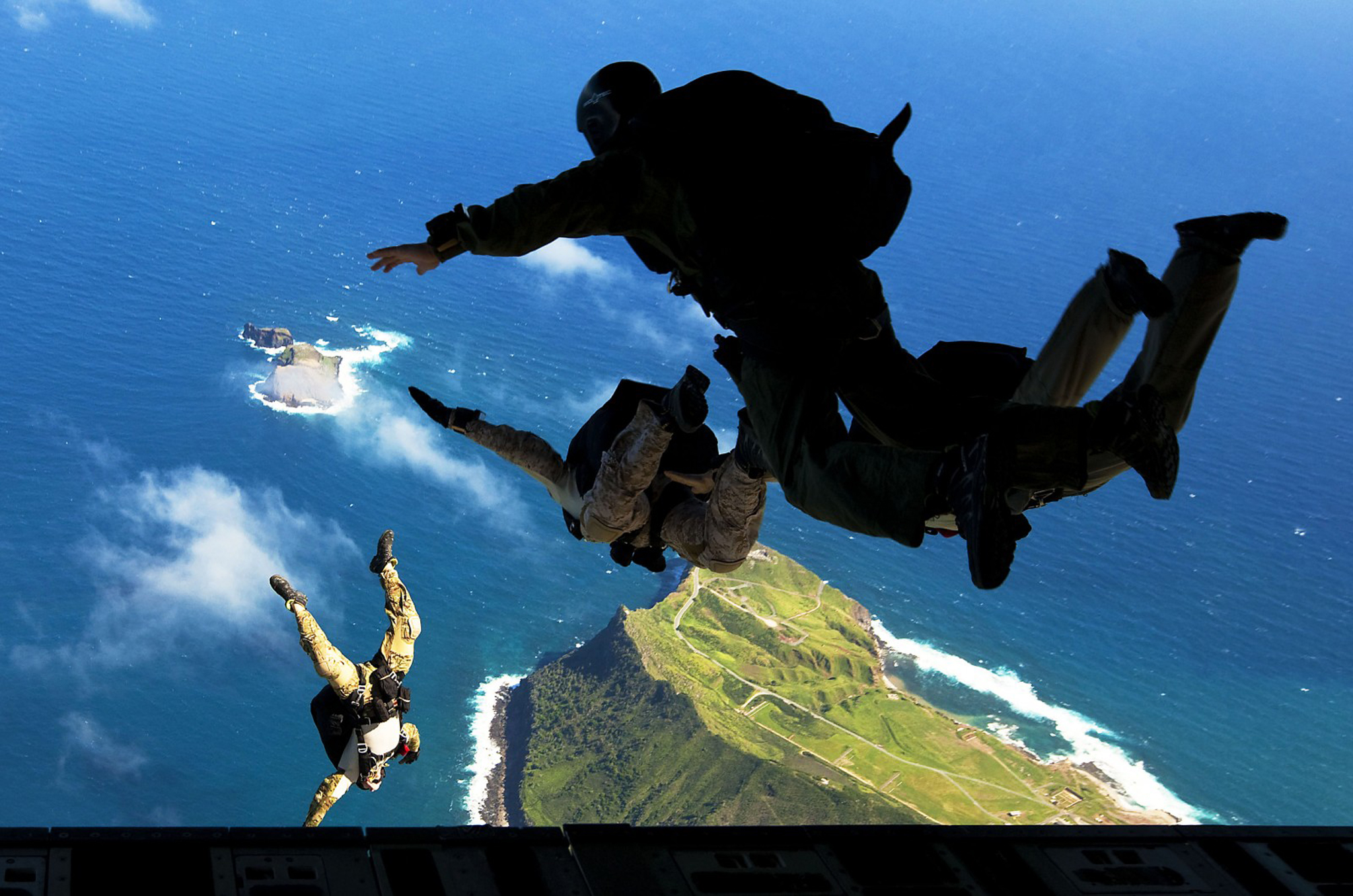 Military Paratrooper HD Wallpaper | Background Image
