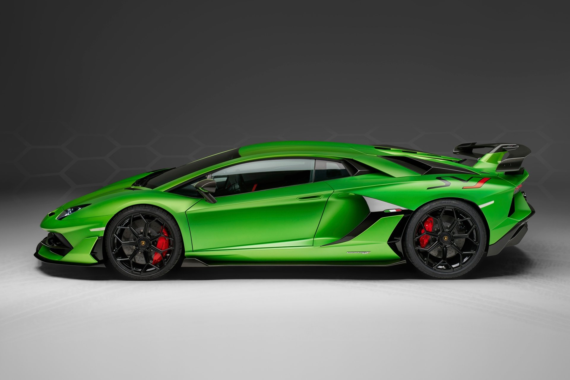 Sleek green Lamborghini Aventador SVJ supercar showcased in a high-resolution 4K Ultra HD desktop wallpaper with sharp details and striking red brake calipers.