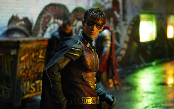 Brenton Thwaites as Robin (Dick Grayson) in the DC Comics TV show Titans, featured in a 4K Ultra HD PC desktop wallpaper and background.