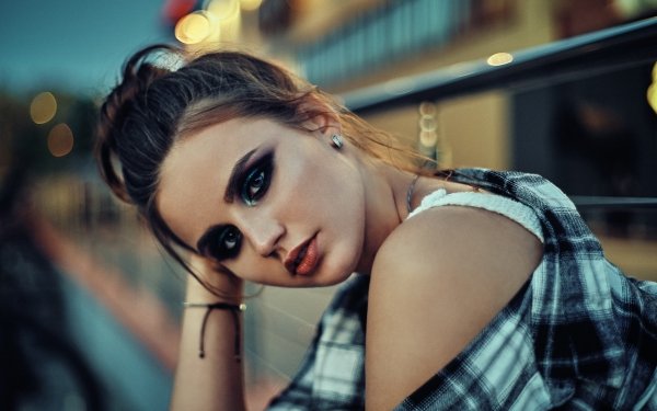 Women Model Depth Of Field Lipstick Blue Eyes Brunette HD Wallpaper | Background Image