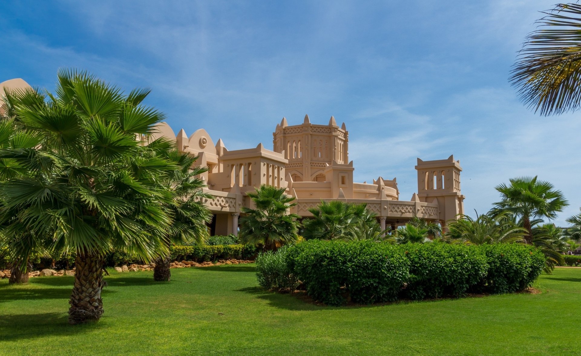 Download Man Made Palace HD Wallpaper