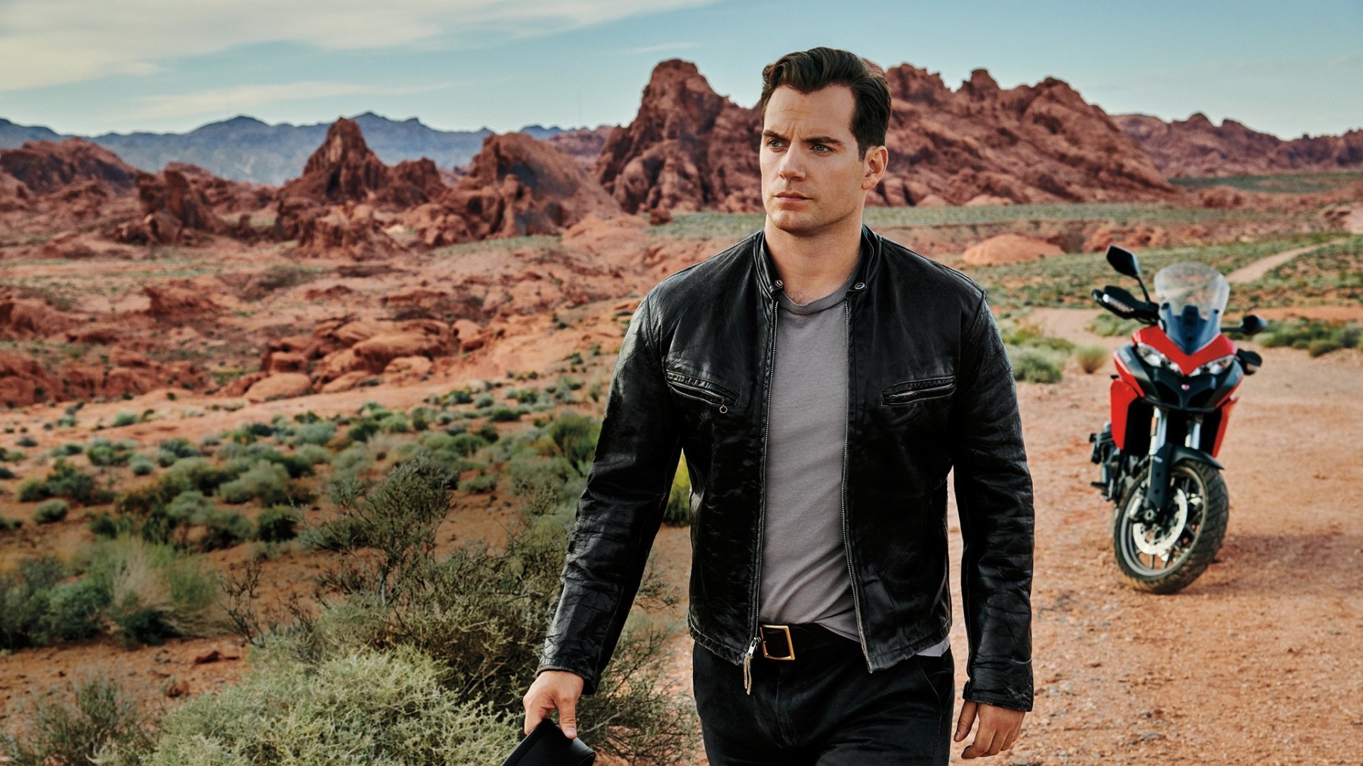 Henry Cavill S Mens Journal Cover Shoot In Nevadas Stunning Valley Of Fire State Park