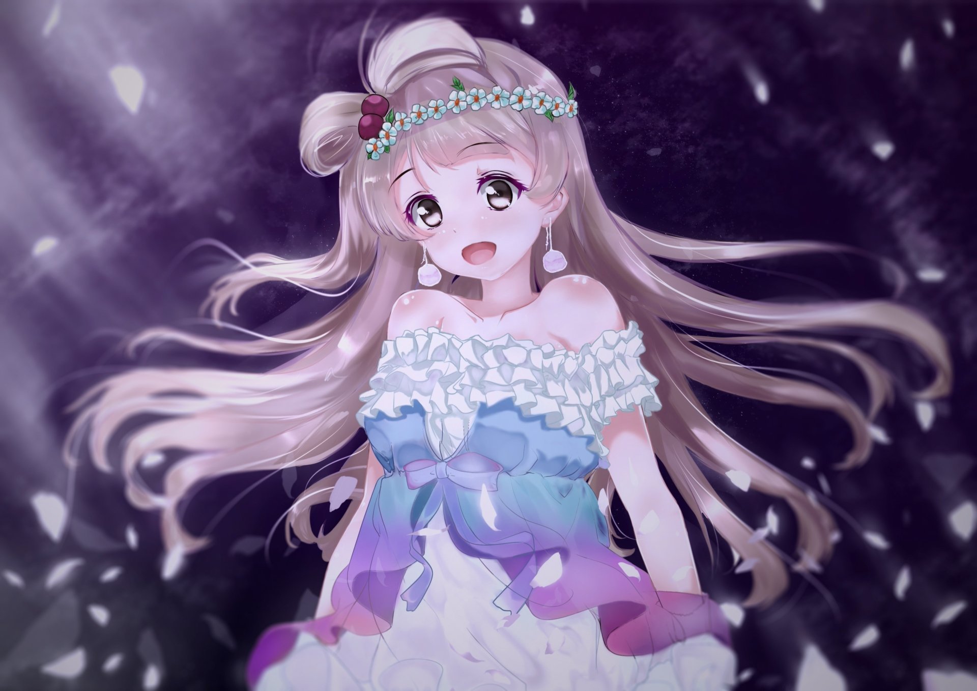 Kotori Minami (Love Live!) smiling anime girl in a ruffled white-and-pastel dress with floral headband and flowing hair against a soft purple bokeh backdrop — 2K Quad HD PC desktop wallpaper.
