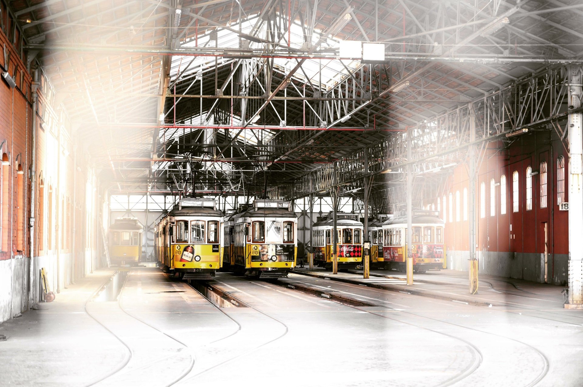 Download Vehicle Tram 4k Ultra HD Wallpaper