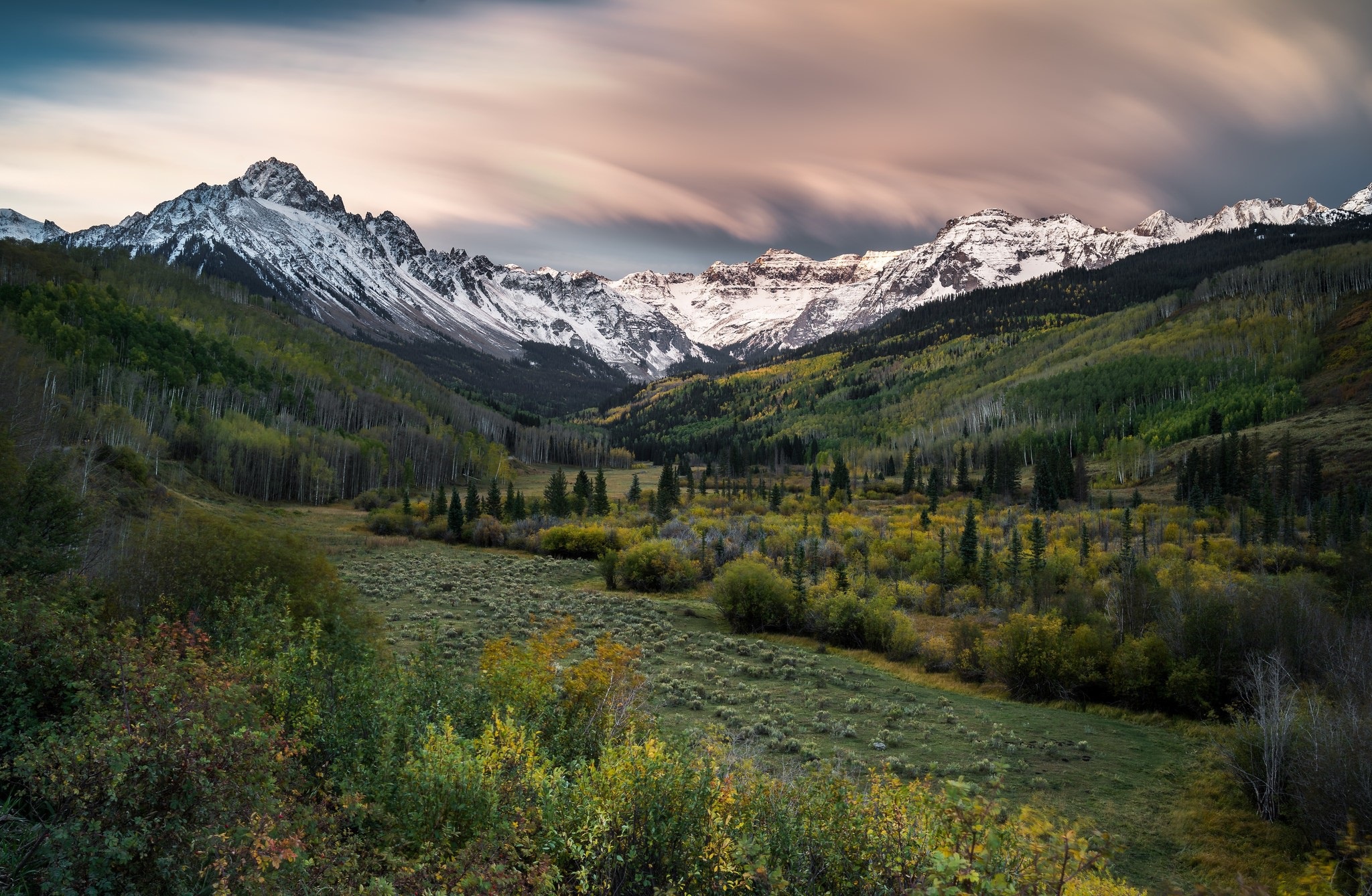 Majestic Mountain Vista: HD Nature Landscape Wallpaper